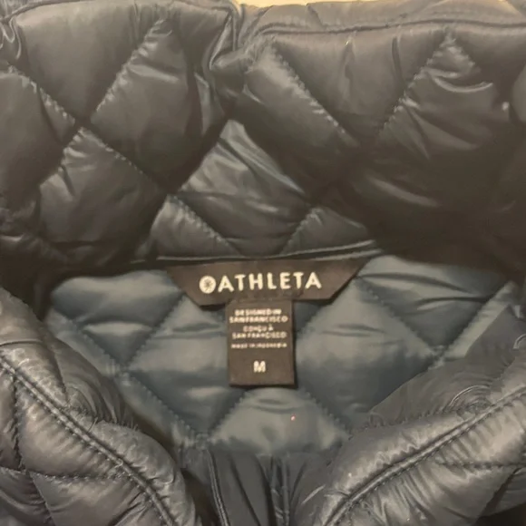 SOLD Athleta Whisper Featherless Puffer Jacket in Cypress Size M - Picture 5 of 8